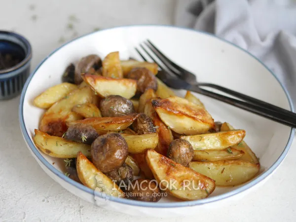 Фото готового блюда: Картошка с грибами в аэрогриле