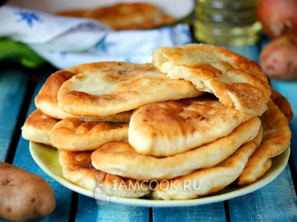 Фото готового блюда: Жареные пирожки с картошкой