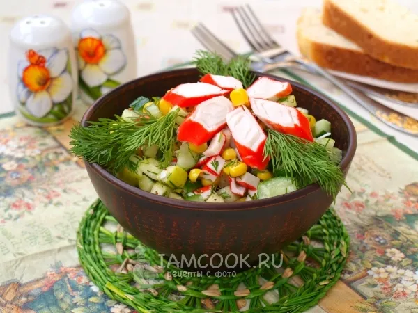 Фото готового блюда: Крабовый салат с кукурузой