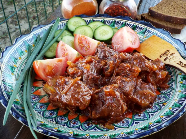 Фото готового блюда: Рёбрышки говяжьи в казане на костре