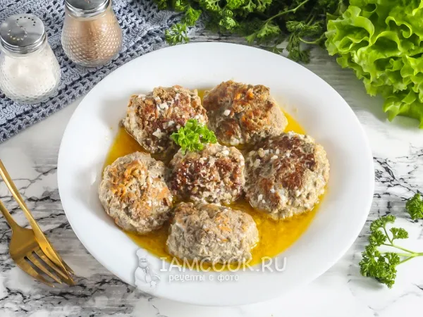 Фото готового блюда: Тефтели с майонезом на сковороде