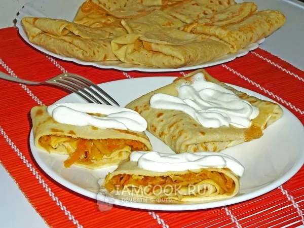 Фото готового блюда: Блины на рассоле с тушеной капустой