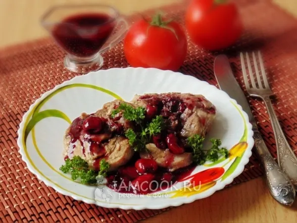 Фото блюда: Медальоны из индейки с вишневым соусом