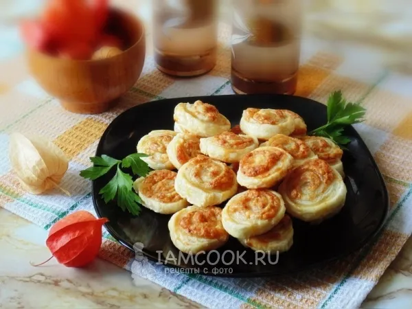 Фото готового блюда: Спиральки из слоеного теста с сыром