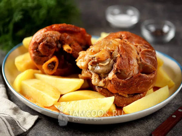 Фото готового блюда: Рулька в томатном соусе