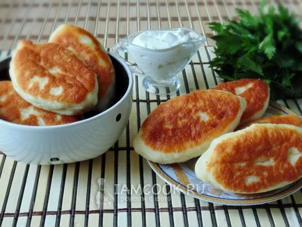 Фото готового блюда: Жареные пирожки с мясом и грибами