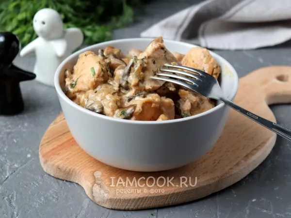 Фото готового блюда: Вешенки с курицей в сметане