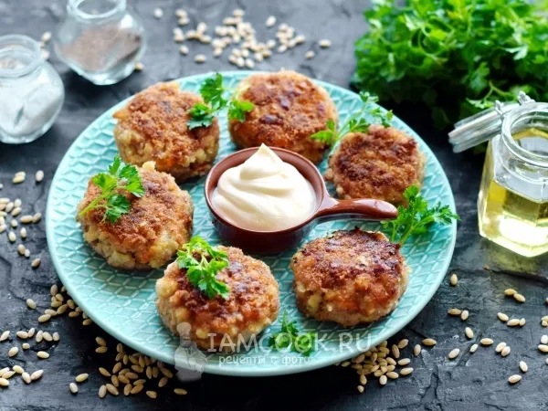 Фото готового блюда: Мясные котлеты с перловкой