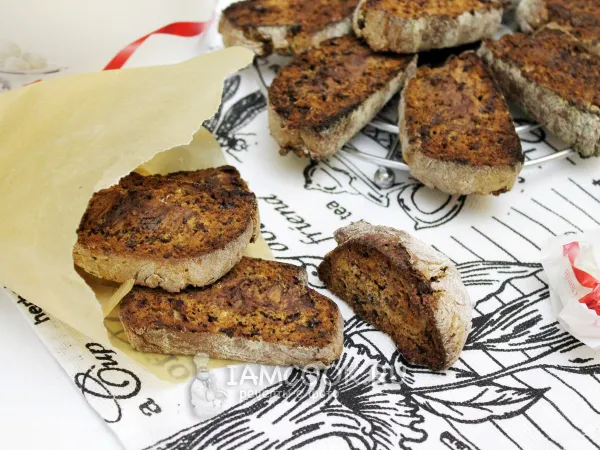 Фото готового блюда: Кантуччини с бананом и шоколадом