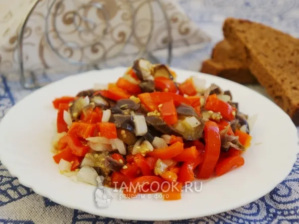 Фото готового блюда: Салат с баклажанами и сладким красным перцем