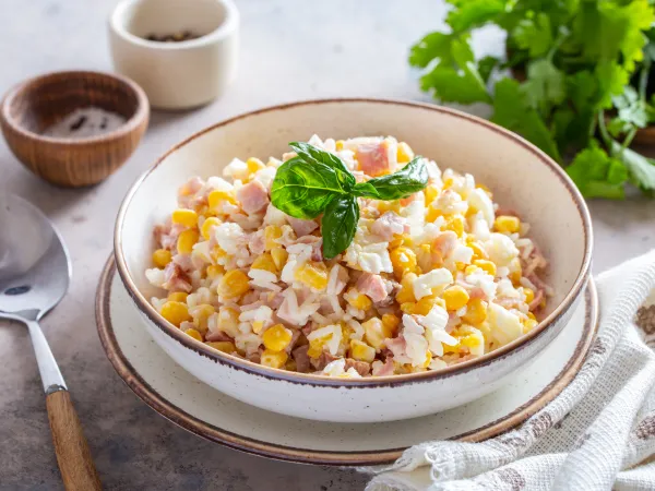 Фото блюда: Салат с копченой курицей и рисом