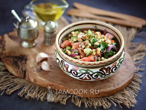 Фото блюда: Грузинский салат с грецкими орехами