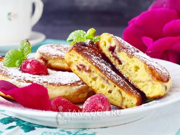 Фото готового блюда: Оладьи с начинкой (на кефире)