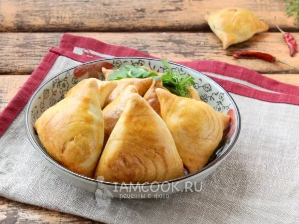 Фото готового блюда: Самса с картофелем и сыром