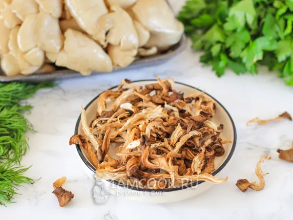 Фото блюда: Как сушить грибы в духовке?