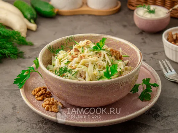 Фото готового блюда: Салат из дайкона с огурцом и яйцом