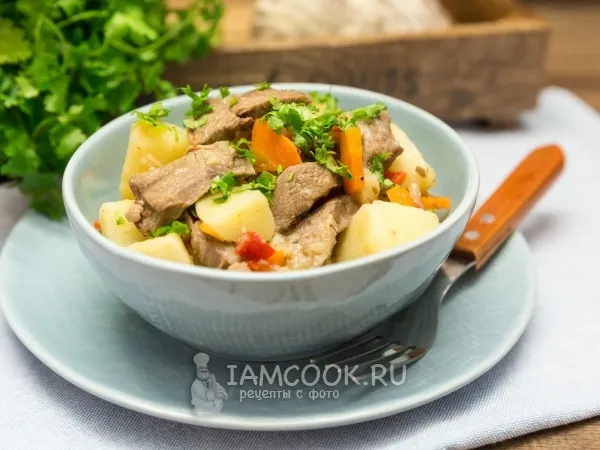 Фото готового блюда: Тушеная баранина с картошкой