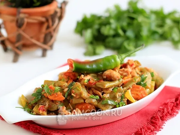 Фото готового блюда: Лобио из стручковой фасоли с курицей