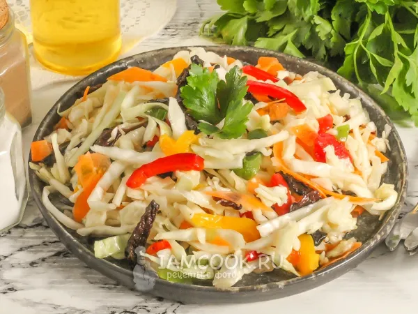 Фото готового блюда: Капуста «Провансаль» с черносливом