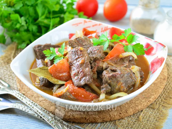 Фото блюда: Тушеная говяжья печень с помидорами и луком
