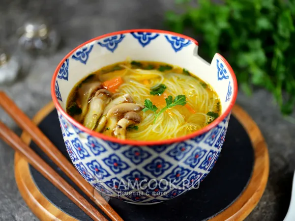 Фото блюда: Суп с фунчозой и грибами