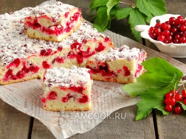 Фото блюда: Бисквит на белках с красной смородиной