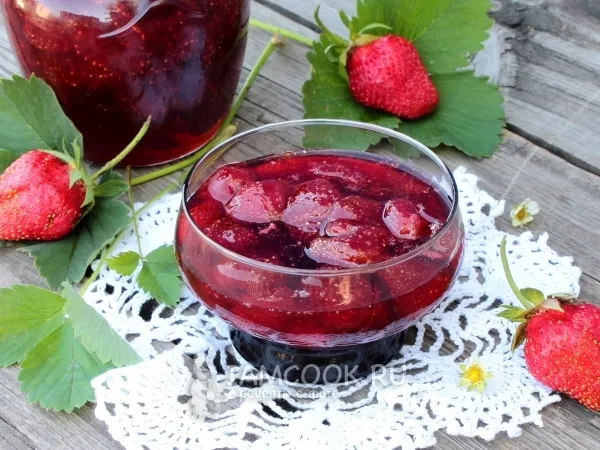 Фото готового блюда: Клубничное варенье в мультиварке