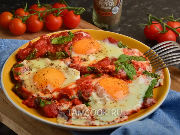 Фото готового блюда: Шакшука со шпинатом и базиликом