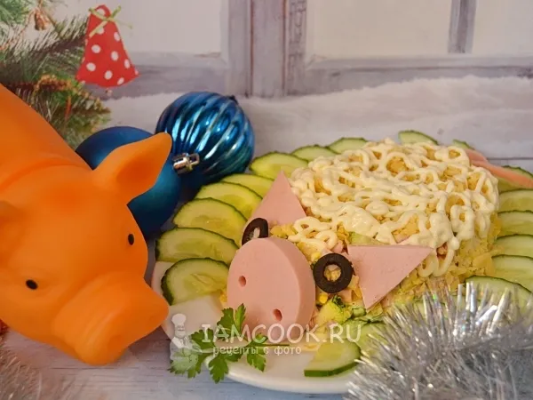 Фото готового блюда: Салат «Свинка» с сыром