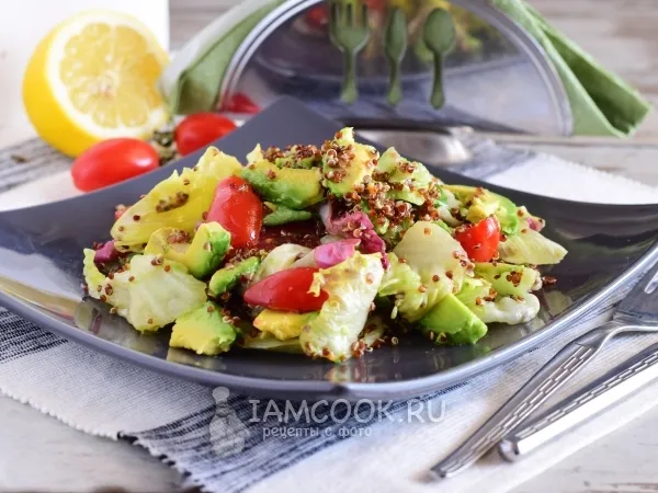 Фото блюда: Салат с киноа, авокадо и помидорами черри