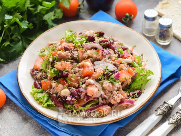 Фото готового блюда: Салат с сайрой и фасолью