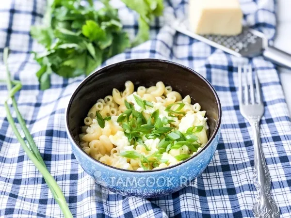 Фото блюда: Макароны с сыром и яйцом в микроволновке