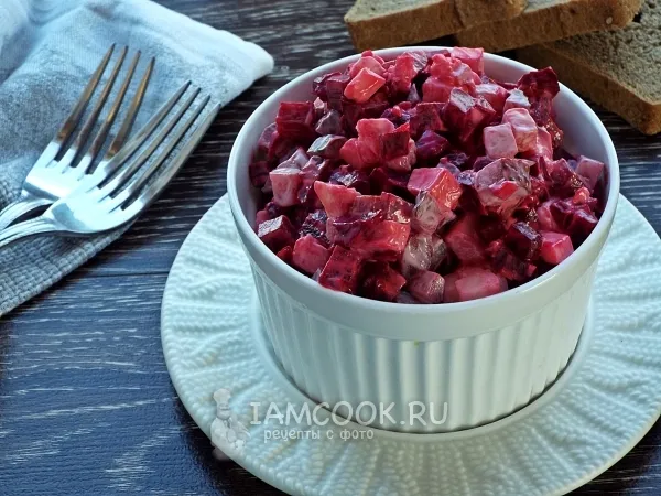 Фото блюда: Салат из свеклы, огурцов и сыра