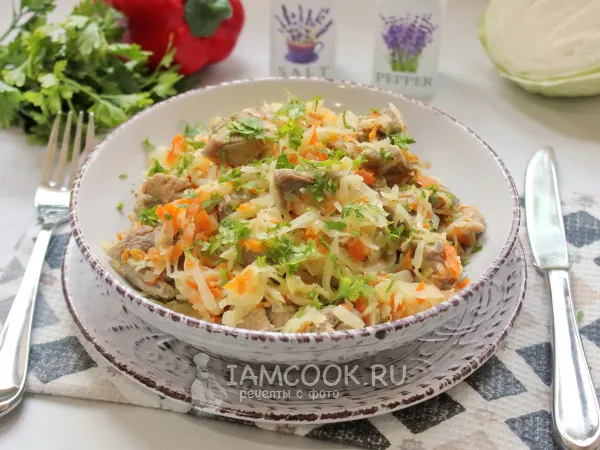 Фото блюда: Тушеная капуста с индейкой в мультиварке