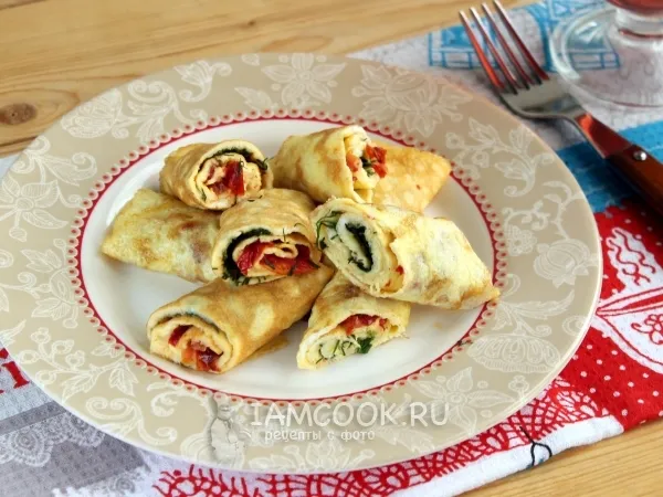 Фото готового блюда: Рулет из омлета с сыром