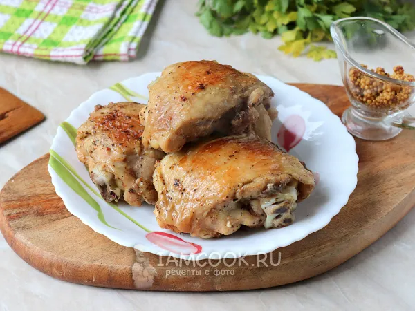 Фото готового блюда: Куриные бёдра, запечённые в мультиварке