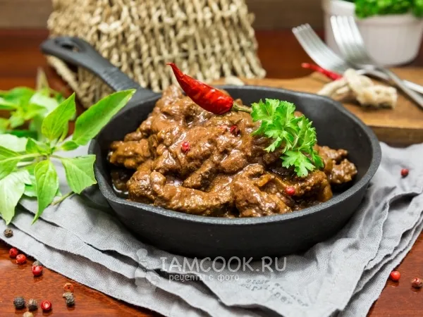 Фото готового блюда: Печень говяжья, тушенная в томатно-соевом соусе