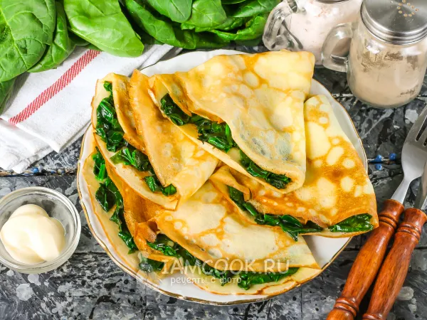Фото готового блюда: Блины с тушеным шпинатом