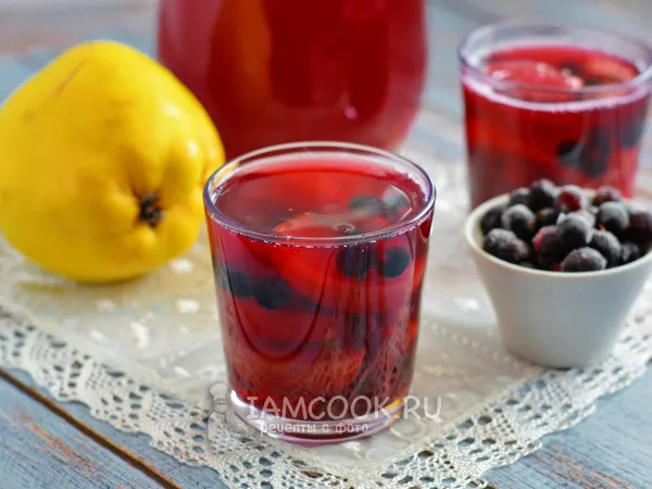 Фото блюда: Компот из айвы и замороженной черной смородины