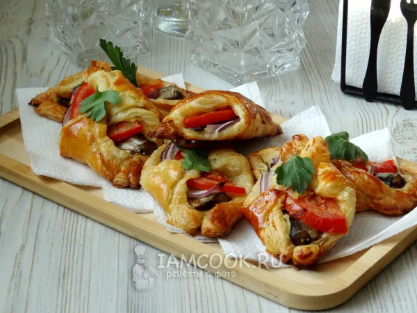 Фото готового блюда: Шпроты в слоеном тесте