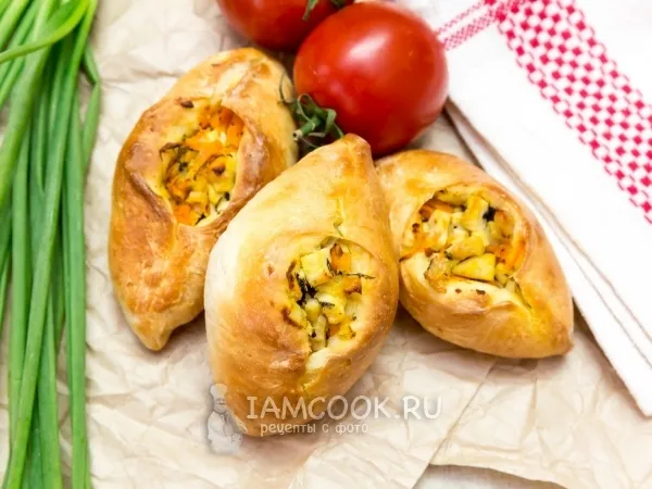 Фото готового блюда: Расстегаи с курицей