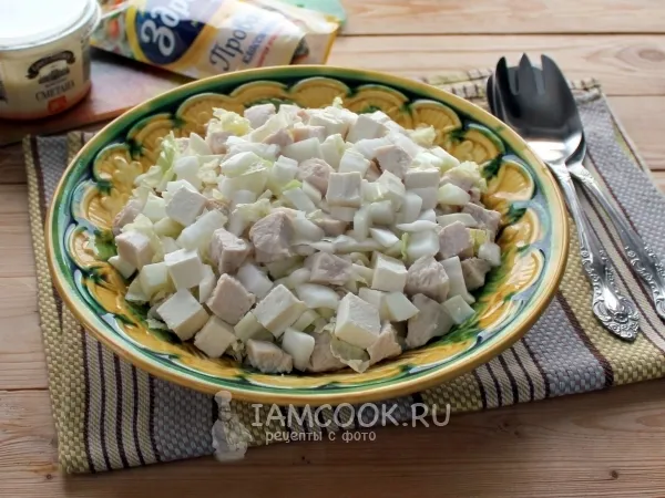 Фото готового блюда: Салат из пекинской капусты с курицей и брынзой