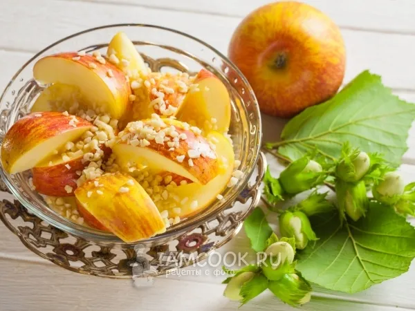 Фото готового блюда: Постный салат с яблоками