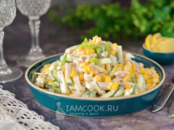 Фото блюда: Салат с кальмаром, огурцом и кукурузой