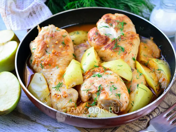 Фото блюда: Курица с яблоками на сковороде