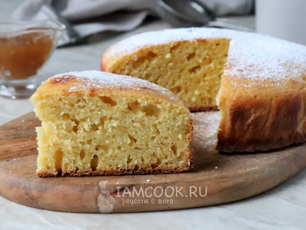 Фото готового блюда: Манник на кефире с вареньем