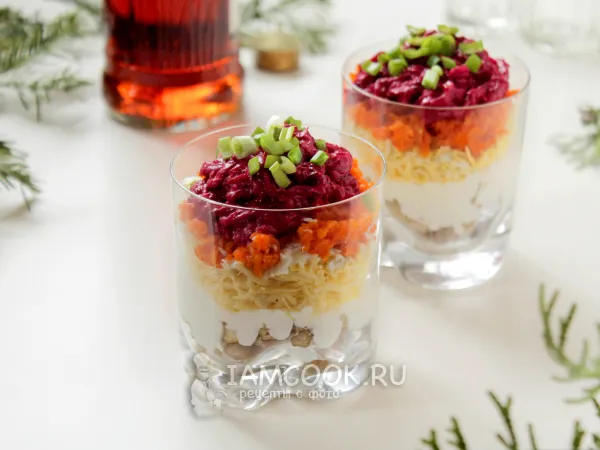 Фото блюда: Салат «Адмирал» с курицей и свеклой