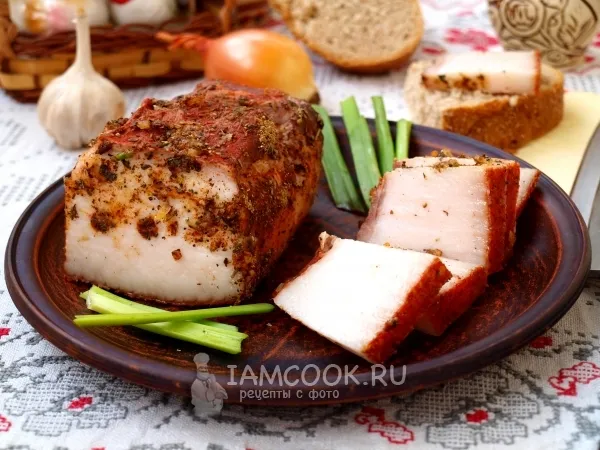 Фото готового блюда: Сало в луковой шелухе