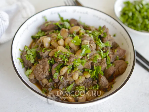 Фото блюда: Куриная печень с консервированной фасолью