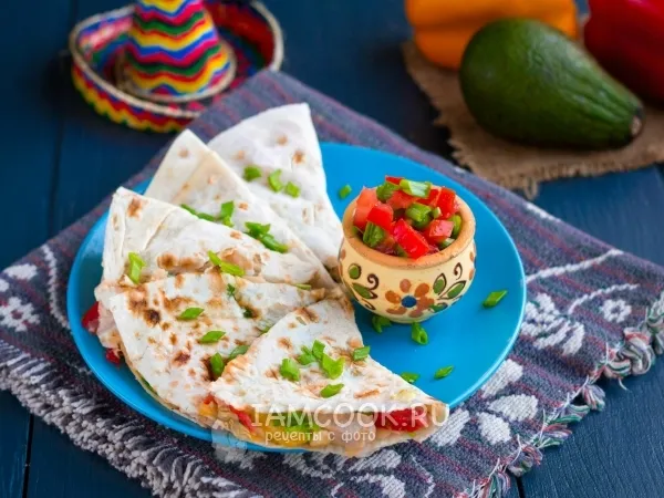 Фото готового блюда: Кесадилья с мясом и овощами